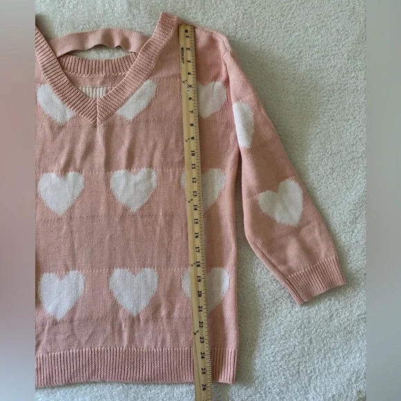 Pink and White V-Neck Sweater with Heart Pattern - Picture 7 of 9